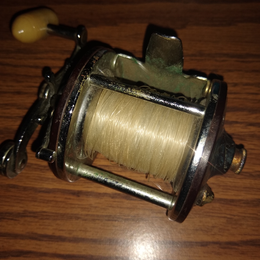 Vintage Fishing Reel in Silver and Tan